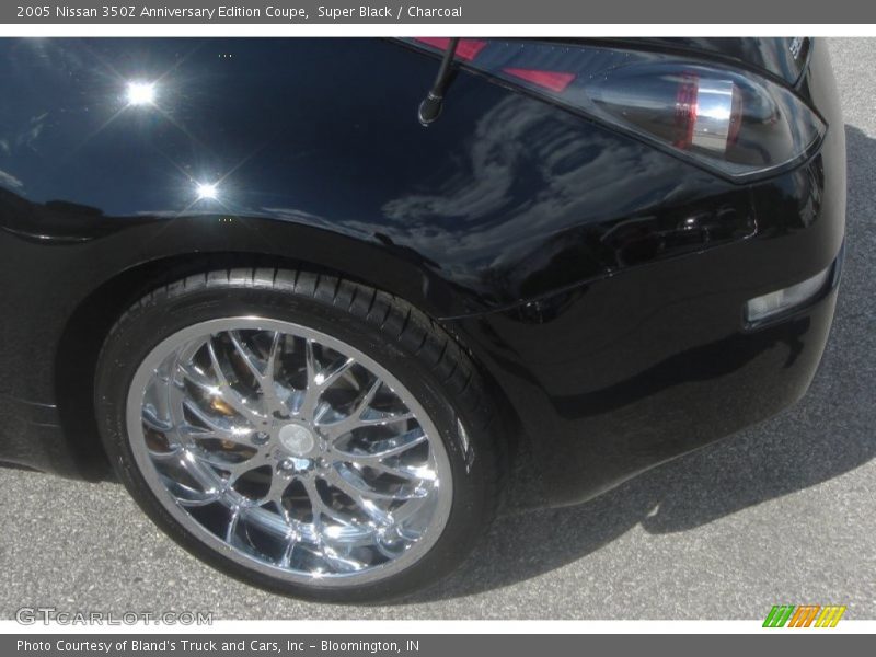 Super Black / Charcoal 2005 Nissan 350Z Anniversary Edition Coupe