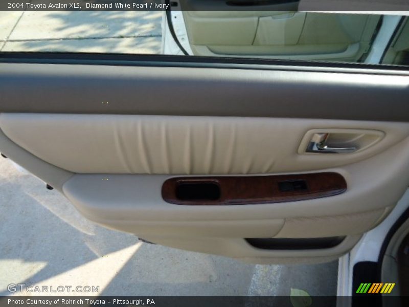 Diamond White Pearl / Ivory 2004 Toyota Avalon XLS