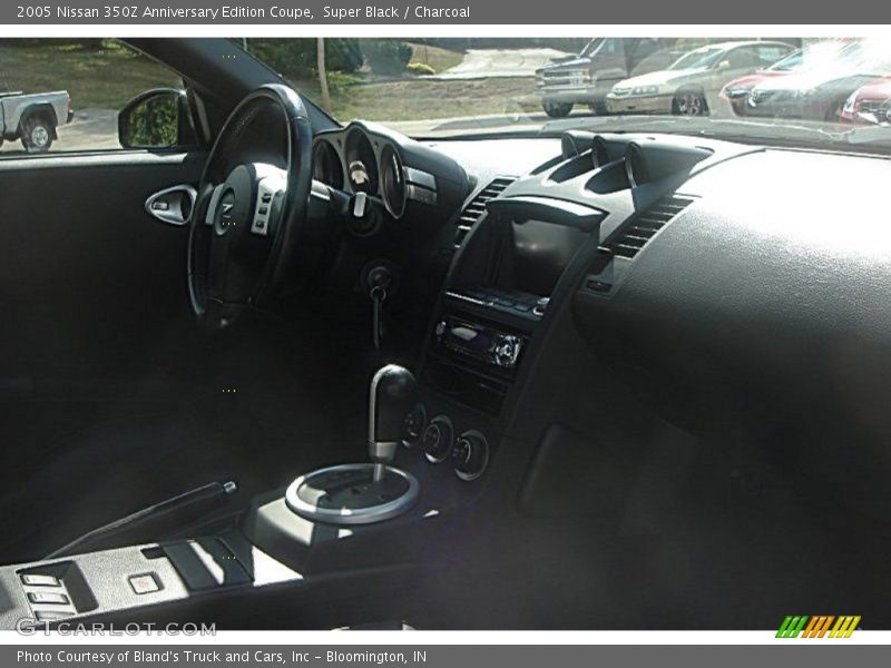 Super Black / Charcoal 2005 Nissan 350Z Anniversary Edition Coupe