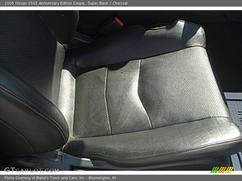 Super Black / Charcoal 2005 Nissan 350Z Anniversary Edition Coupe