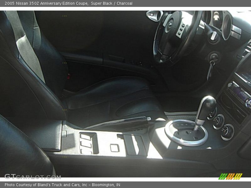 Super Black / Charcoal 2005 Nissan 350Z Anniversary Edition Coupe