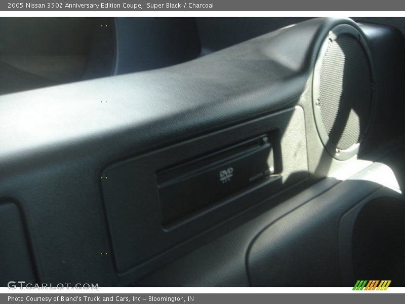 Super Black / Charcoal 2005 Nissan 350Z Anniversary Edition Coupe