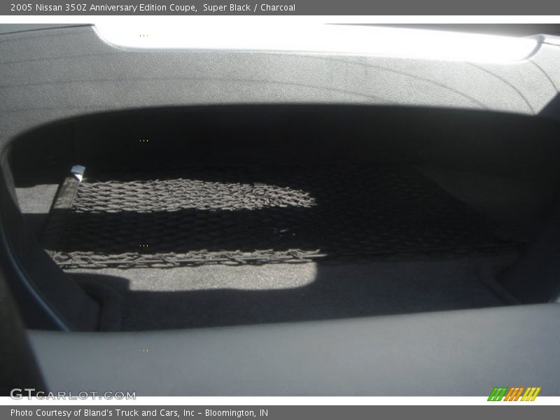 Super Black / Charcoal 2005 Nissan 350Z Anniversary Edition Coupe