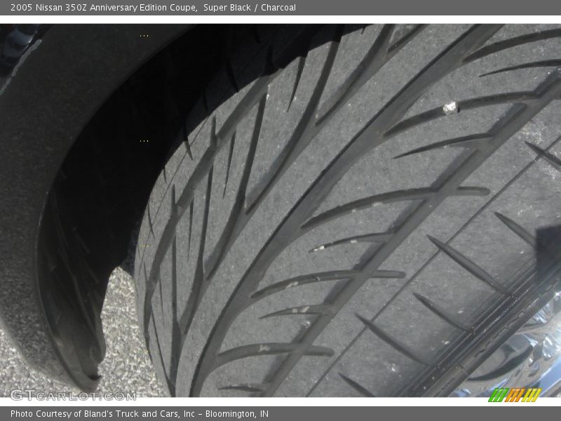 Super Black / Charcoal 2005 Nissan 350Z Anniversary Edition Coupe