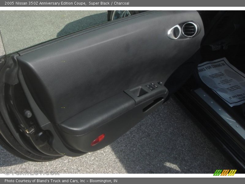 Super Black / Charcoal 2005 Nissan 350Z Anniversary Edition Coupe