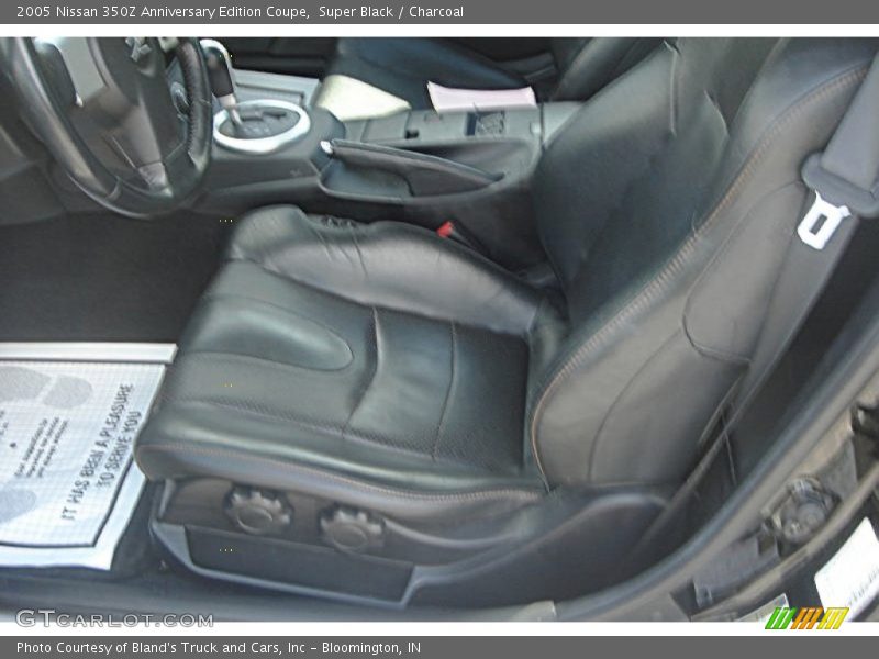 Super Black / Charcoal 2005 Nissan 350Z Anniversary Edition Coupe