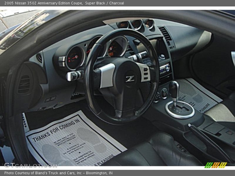 Super Black / Charcoal 2005 Nissan 350Z Anniversary Edition Coupe