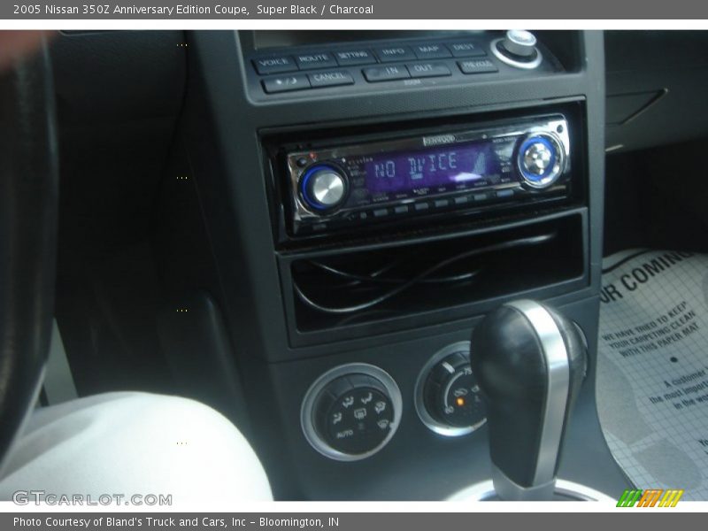 Super Black / Charcoal 2005 Nissan 350Z Anniversary Edition Coupe