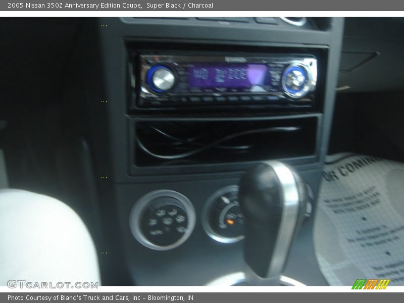 Super Black / Charcoal 2005 Nissan 350Z Anniversary Edition Coupe