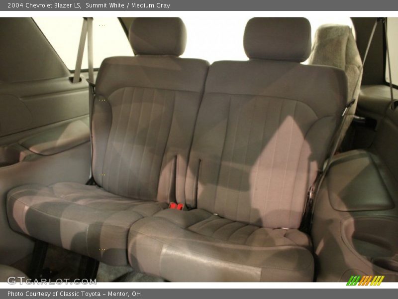 Summit White / Medium Gray 2004 Chevrolet Blazer LS