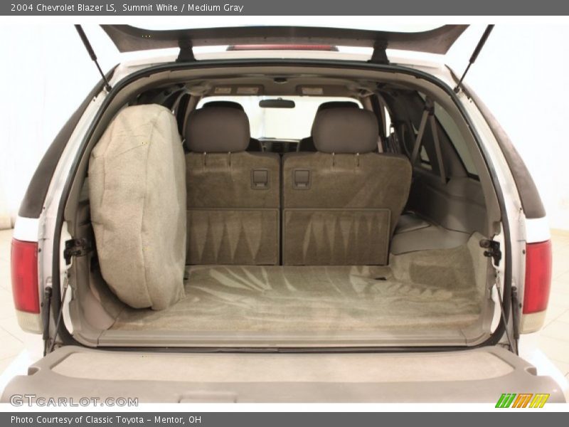 Summit White / Medium Gray 2004 Chevrolet Blazer LS