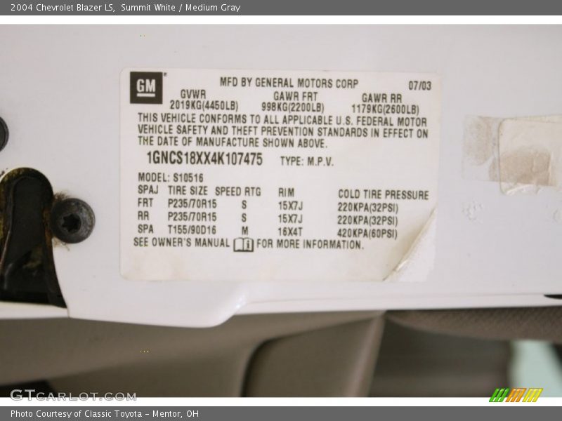 Summit White / Medium Gray 2004 Chevrolet Blazer LS