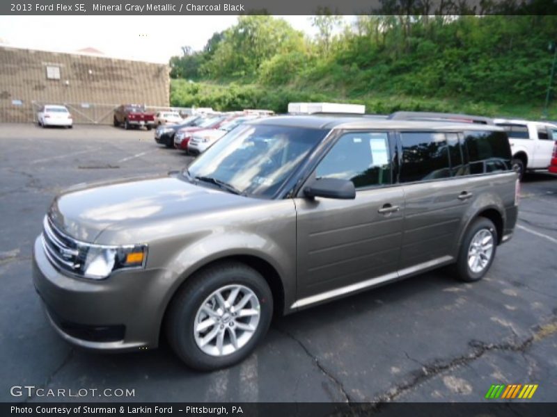 Front 3/4 View of 2013 Flex SE