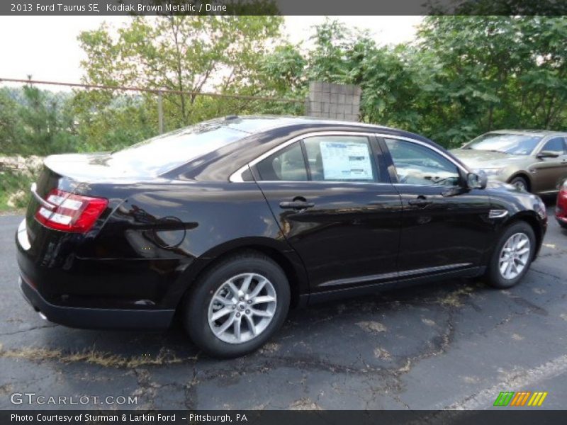 Kodiak Brown Metallic / Dune 2013 Ford Taurus SE