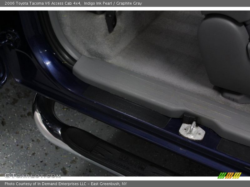 Indigo Ink Pearl / Graphite Gray 2006 Toyota Tacoma V6 Access Cab 4x4