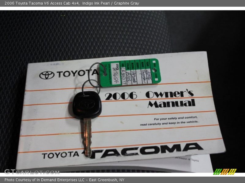 Indigo Ink Pearl / Graphite Gray 2006 Toyota Tacoma V6 Access Cab 4x4