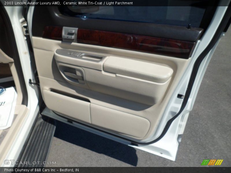 Ceramic White Tri-Coat / Light Parchment 2003 Lincoln Aviator Luxury AWD