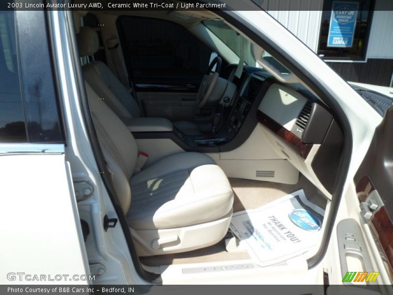 Ceramic White Tri-Coat / Light Parchment 2003 Lincoln Aviator Luxury AWD