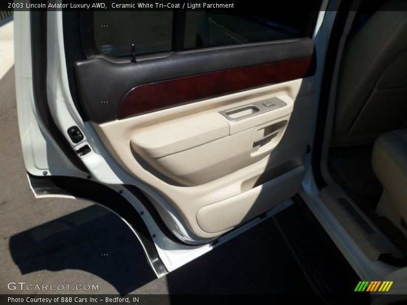 Ceramic White Tri-Coat / Light Parchment 2003 Lincoln Aviator Luxury AWD
