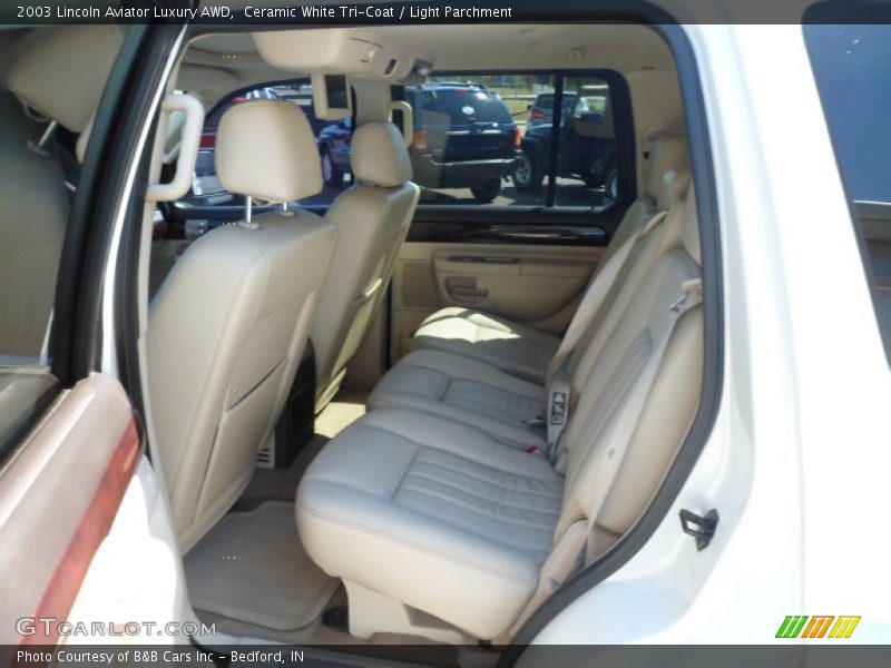 Ceramic White Tri-Coat / Light Parchment 2003 Lincoln Aviator Luxury AWD