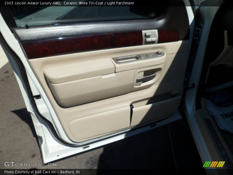 Ceramic White Tri-Coat / Light Parchment 2003 Lincoln Aviator Luxury AWD
