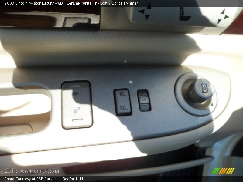 Ceramic White Tri-Coat / Light Parchment 2003 Lincoln Aviator Luxury AWD