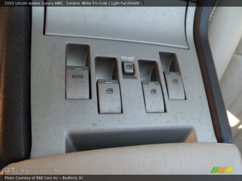 Ceramic White Tri-Coat / Light Parchment 2003 Lincoln Aviator Luxury AWD