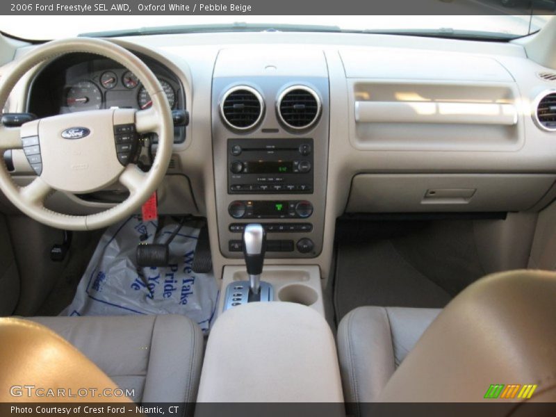 Dashboard of 2006 Freestyle SEL AWD