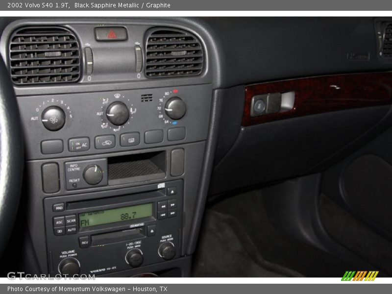Black Sapphire Metallic / Graphite 2002 Volvo S40 1.9T