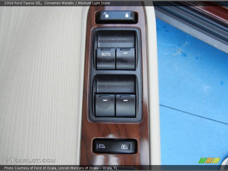 Controls of 2009 Taurus SEL