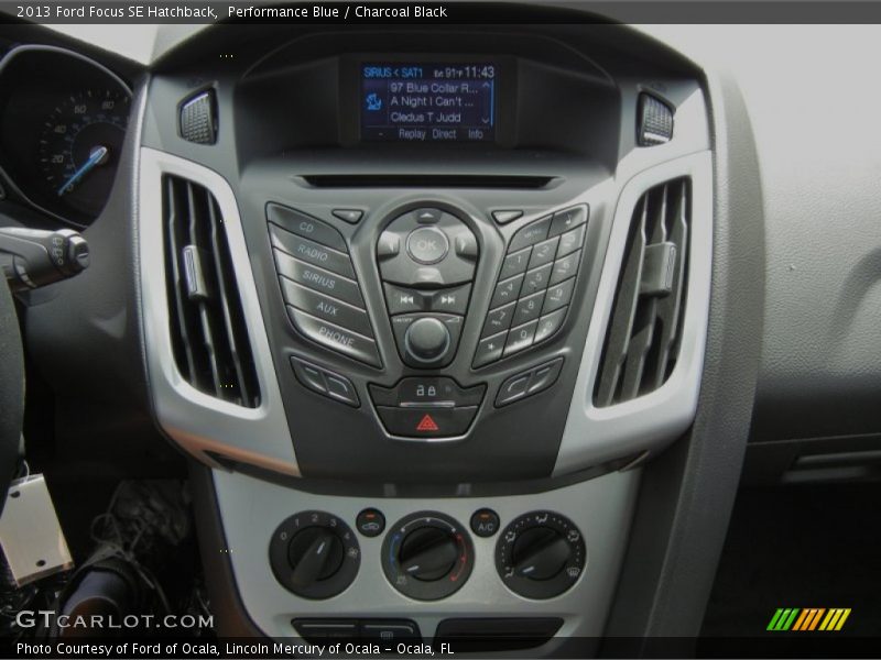 Controls of 2013 Focus SE Hatchback