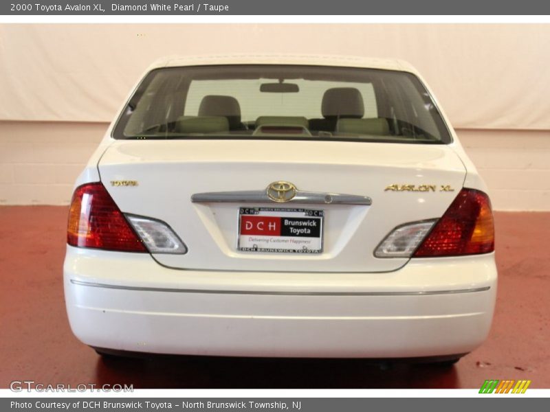Diamond White Pearl / Taupe 2000 Toyota Avalon XL