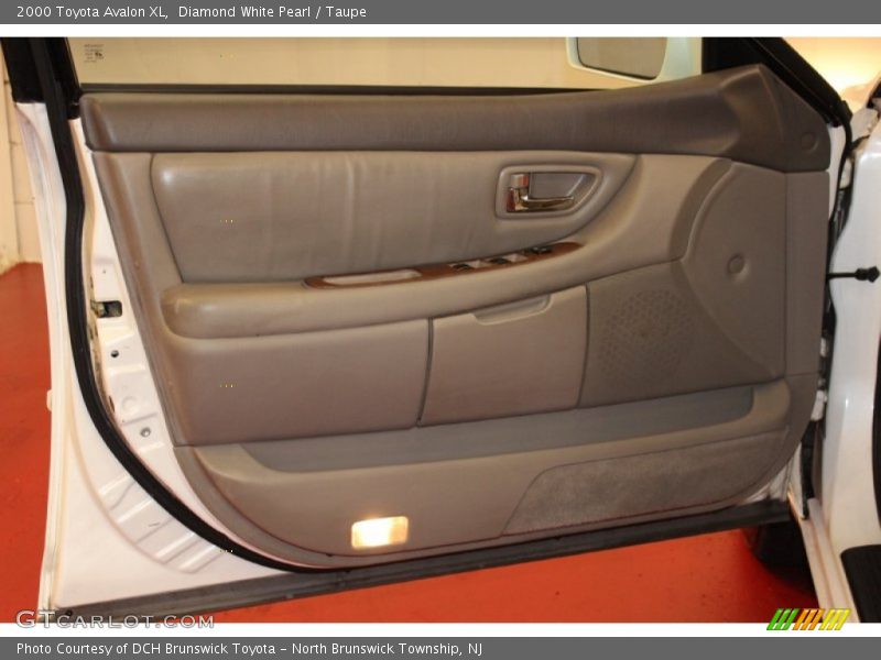 Diamond White Pearl / Taupe 2000 Toyota Avalon XL