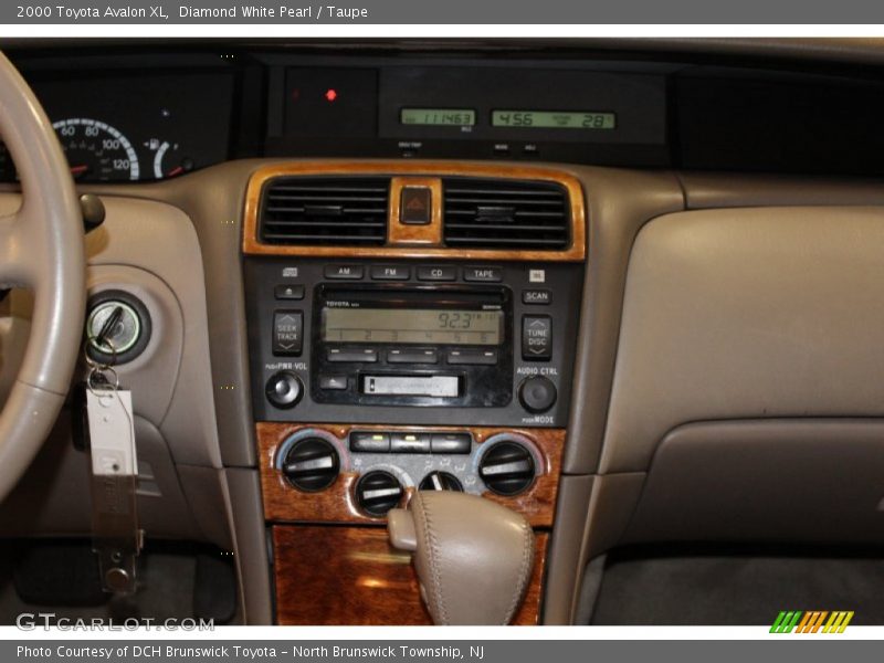 Diamond White Pearl / Taupe 2000 Toyota Avalon XL