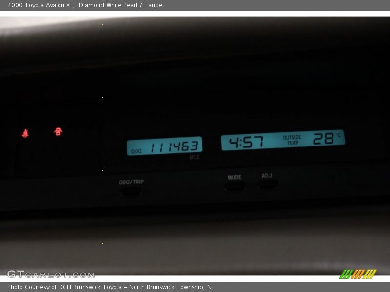 Diamond White Pearl / Taupe 2000 Toyota Avalon XL