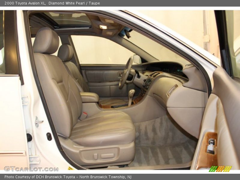 Diamond White Pearl / Taupe 2000 Toyota Avalon XL