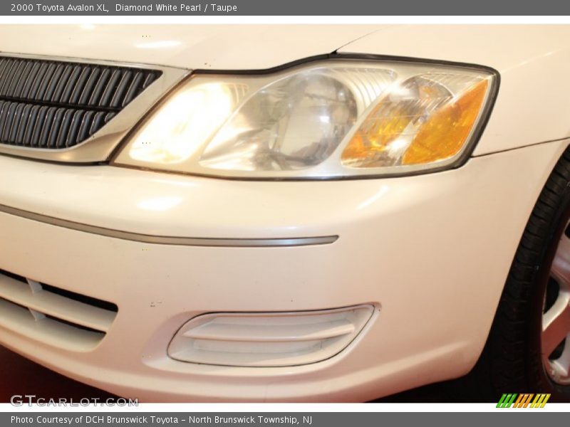Diamond White Pearl / Taupe 2000 Toyota Avalon XL