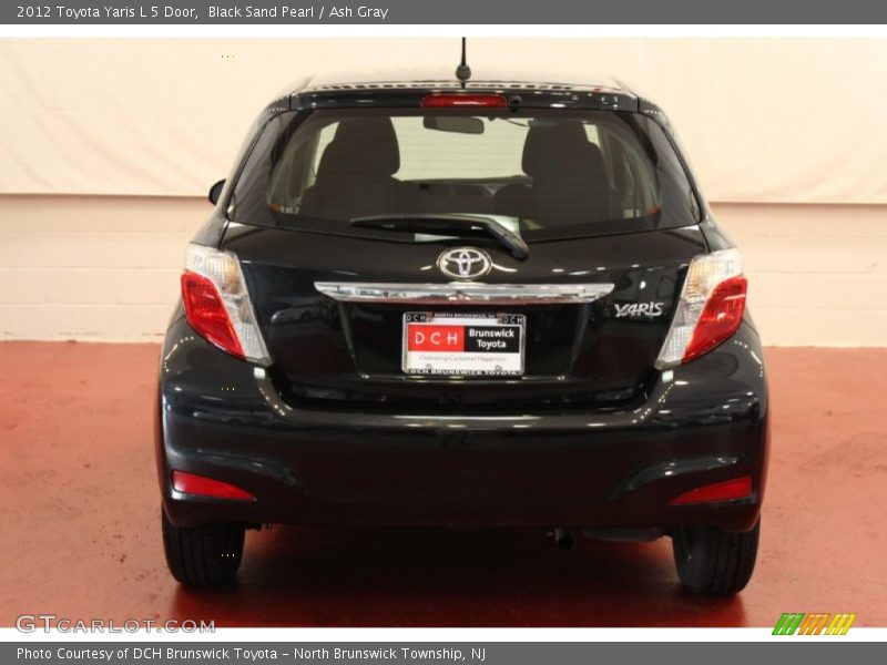 Black Sand Pearl / Ash Gray 2012 Toyota Yaris L 5 Door