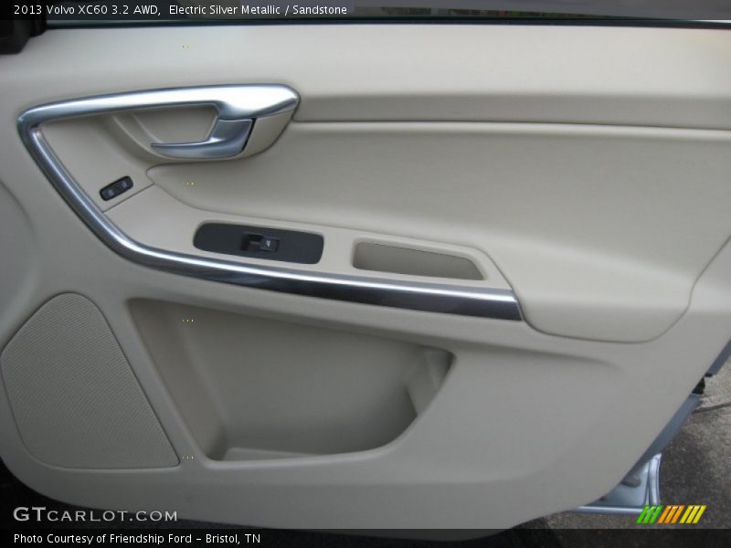 Electric Silver Metallic / Sandstone 2013 Volvo XC60 3.2 AWD