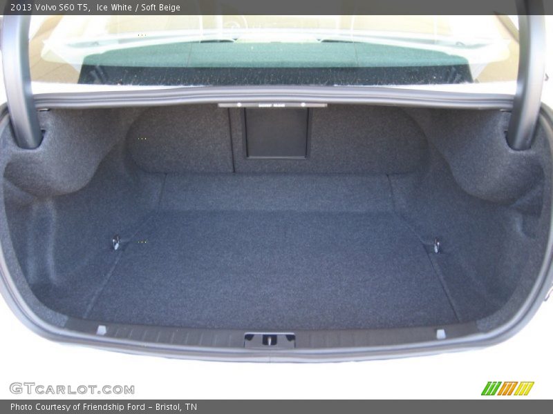 Ice White / Soft Beige 2013 Volvo S60 T5