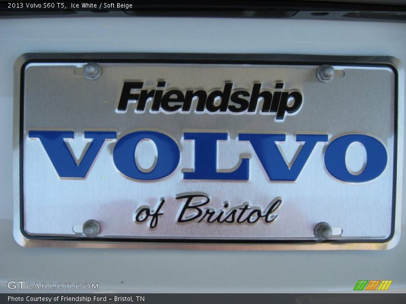 Ice White / Soft Beige 2013 Volvo S60 T5