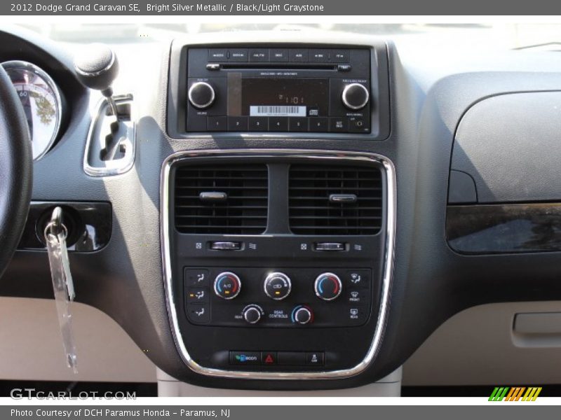 Bright Silver Metallic / Black/Light Graystone 2012 Dodge Grand Caravan SE