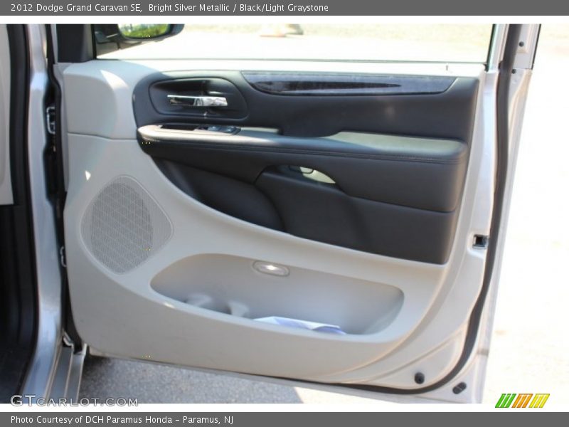 Bright Silver Metallic / Black/Light Graystone 2012 Dodge Grand Caravan SE