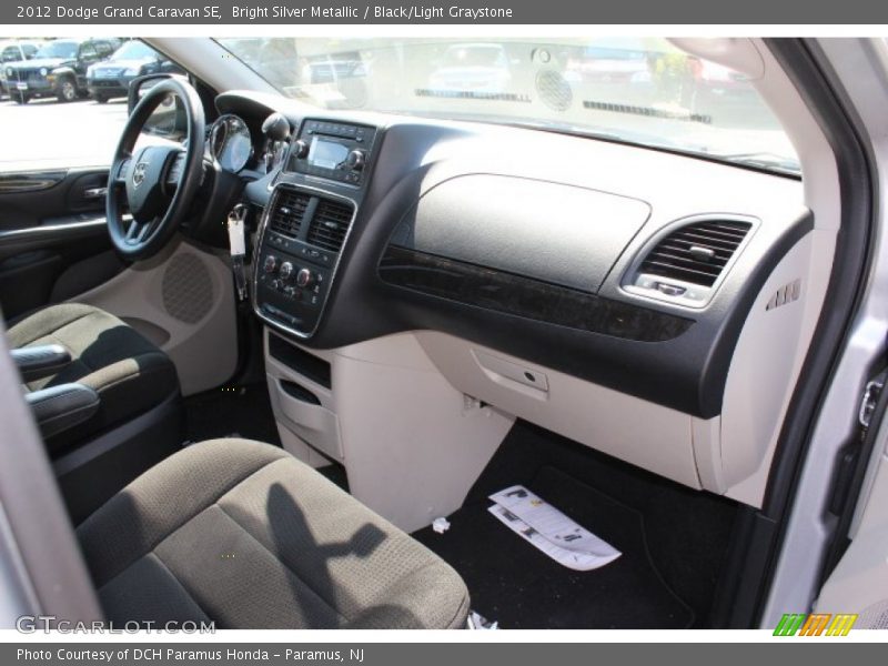 Bright Silver Metallic / Black/Light Graystone 2012 Dodge Grand Caravan SE