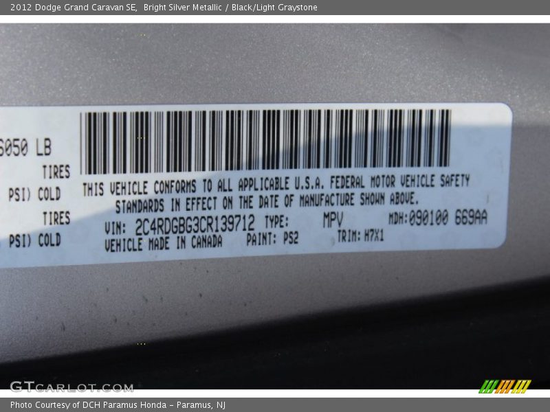 Bright Silver Metallic / Black/Light Graystone 2012 Dodge Grand Caravan SE