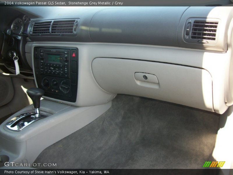 Stonehenge Grey Metallic / Grey 2004 Volkswagen Passat GLS Sedan