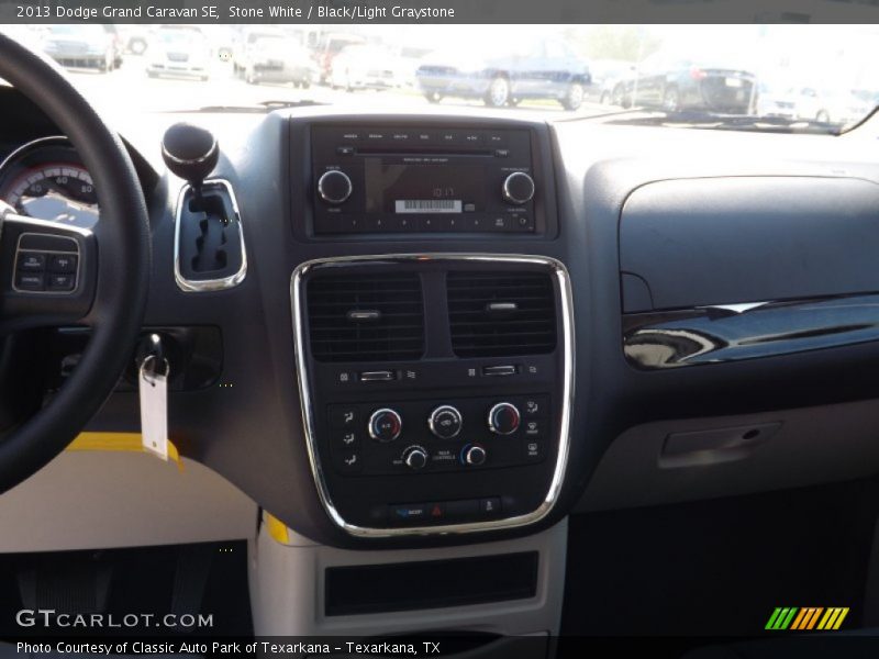 Stone White / Black/Light Graystone 2013 Dodge Grand Caravan SE