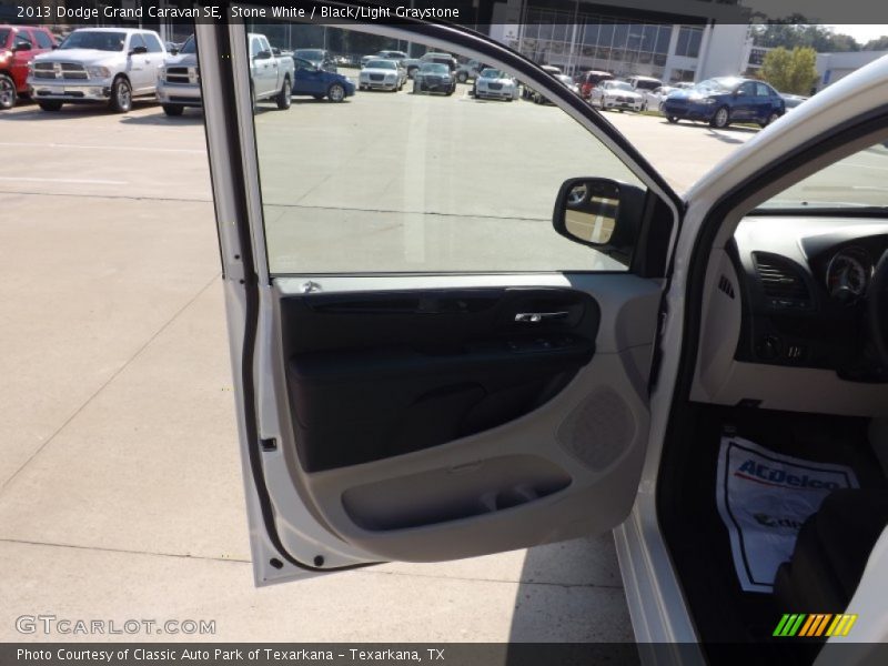 Stone White / Black/Light Graystone 2013 Dodge Grand Caravan SE