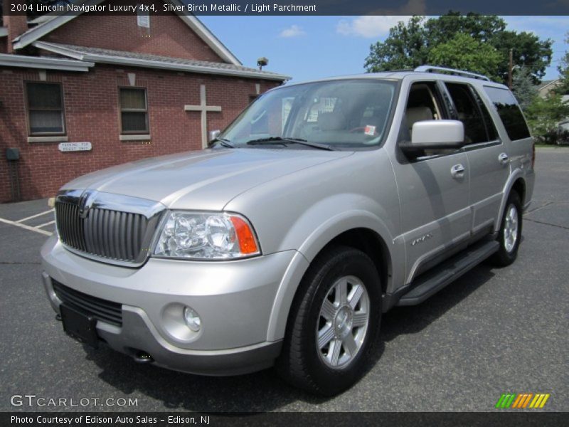 Silver Birch Metallic / Light Parchment 2004 Lincoln Navigator Luxury 4x4