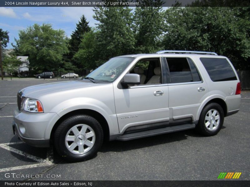 Silver Birch Metallic / Light Parchment 2004 Lincoln Navigator Luxury 4x4